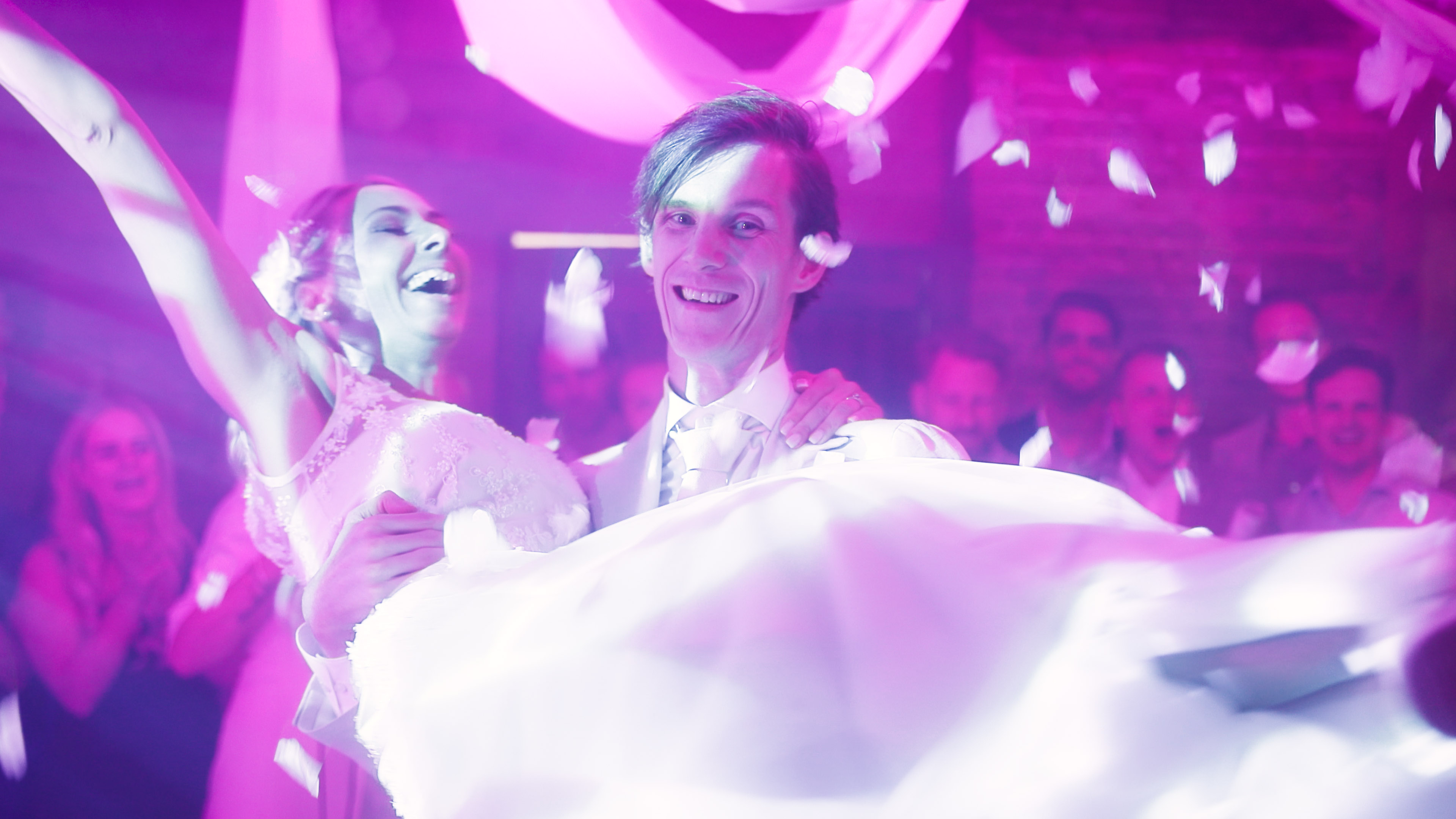 Trouwfilm met een verhaal - Bruiloft Videograaf Almere - DeTrouwLens foto 3